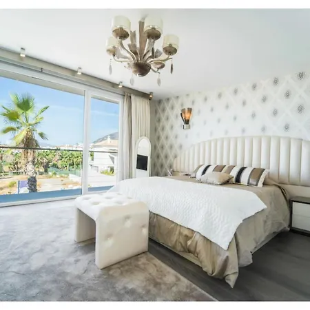 Villa El Higueron Con Vistas Al Mar Benalmadena